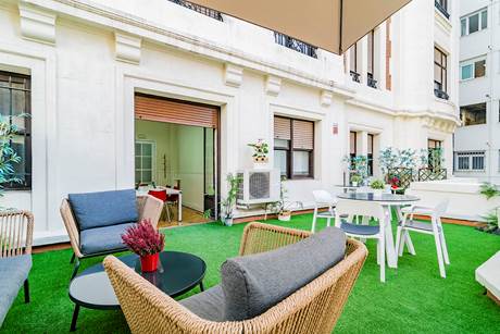 ¿Hacer una reunión al aire libre? Con la entrada de la primavera, disfruta de tu terraza privada.
